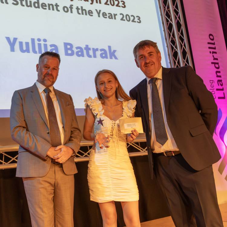 Yuliia Batrak with Coleg Llandrillo Principal Lawrence Wood and Grŵp Llandrillo Menai Chief Executive Officer Dafydd Evans