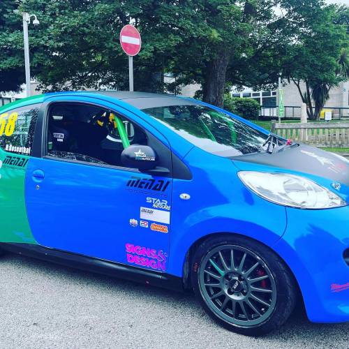 Car Chwaraeon Moduro Menai