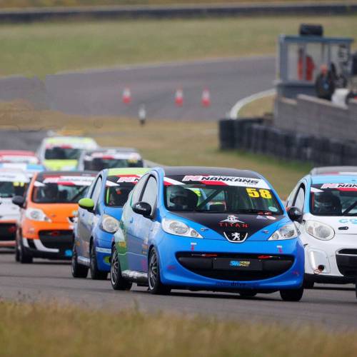 Car Chwaraeon Moduro Menai'n rasio ym Mhencampwriaeth Cwpan CityCar ar Drac Môn.