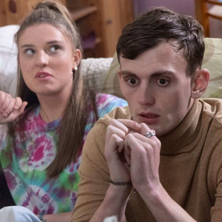 Myfyrwyr Coleg Menai yn ffilmio The Hunger Pang Gang
