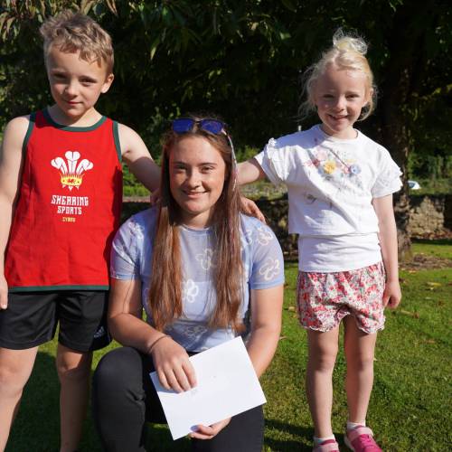 Enlli Puw with her brother and sister