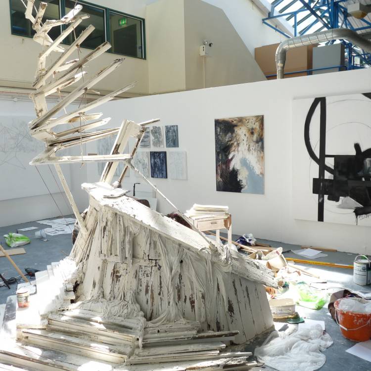 Gwaith arddangosfa derfynol Beth Elen Roberts ar gyfer ei chwrs Celf Sylfaen yng Ngholeg Menai.