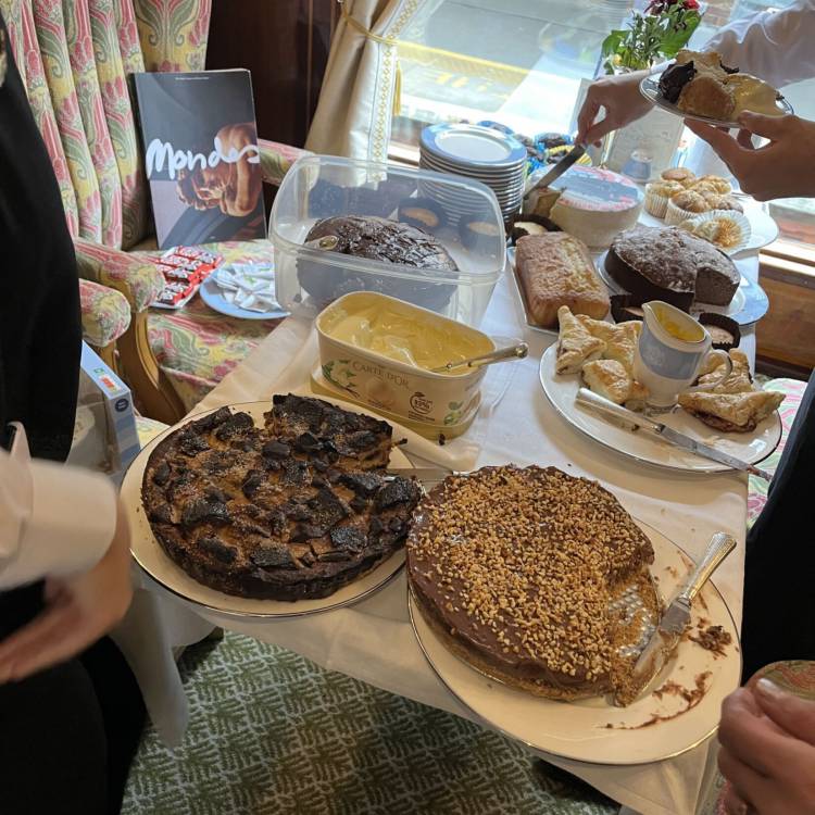 Cakes on the British Pullman