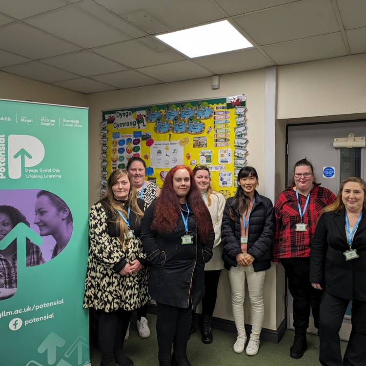 Myfyrwyr 'Rhoi Sglein ar eich Sgiliau'