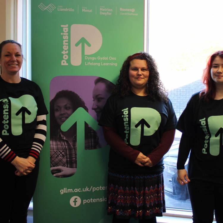 Canolfan Cymunedol Maenofferen