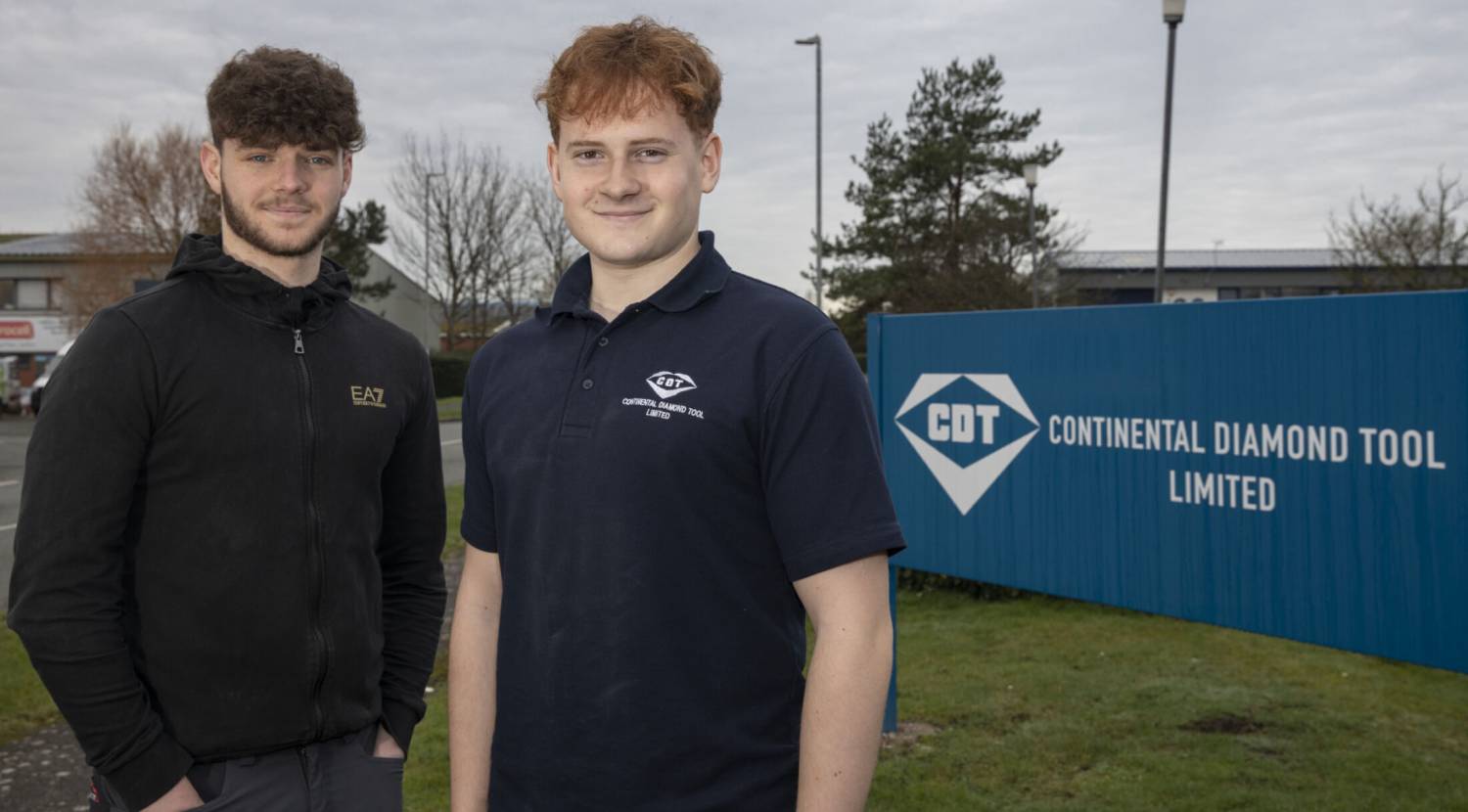 Rhys Butler a Corey Jones yn Continental Diamond Tool ym Mae Cinmel