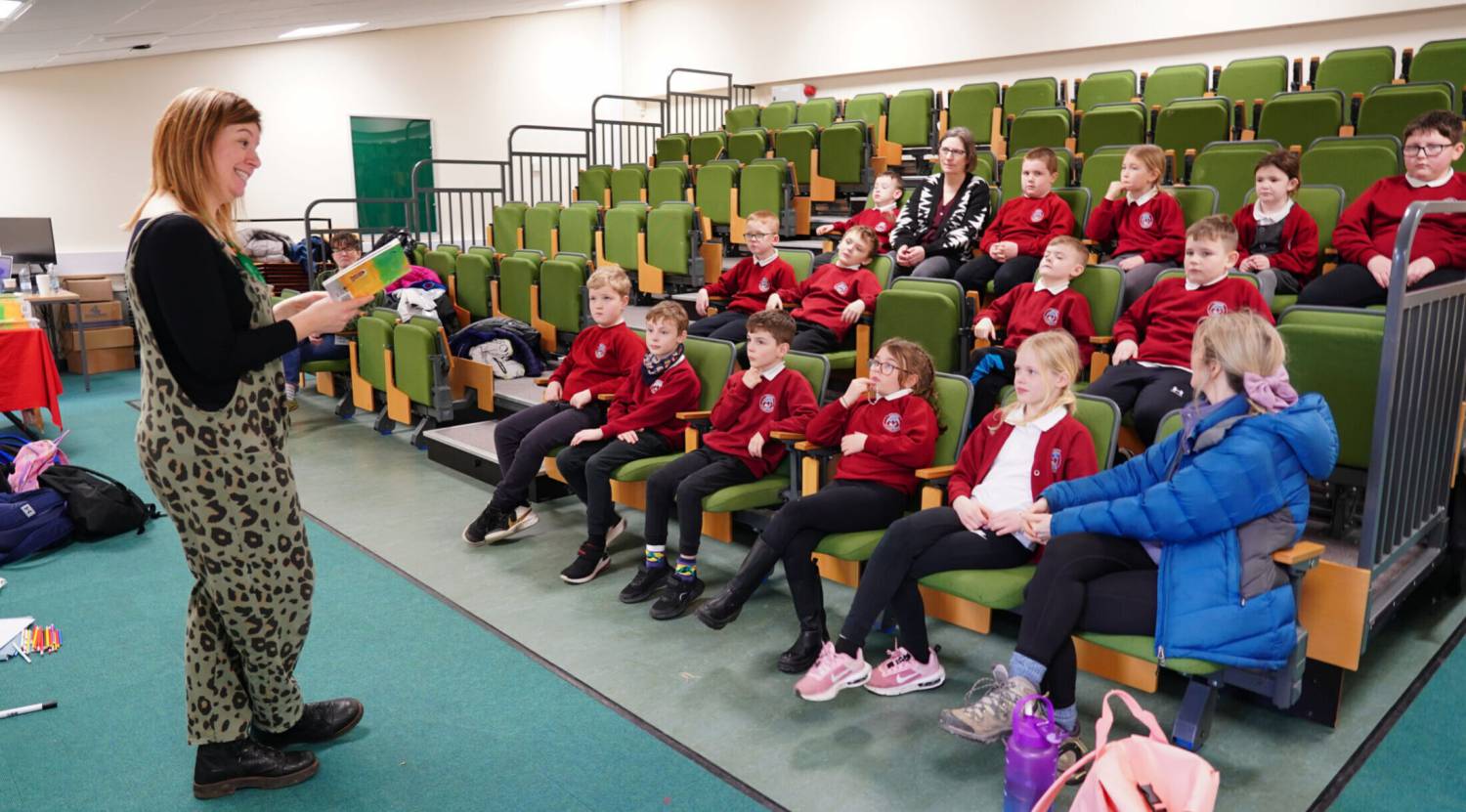 Casia Wiliam reading her book Sara Mai ac Antur y Fferm to schoolchildren at Glynllifon