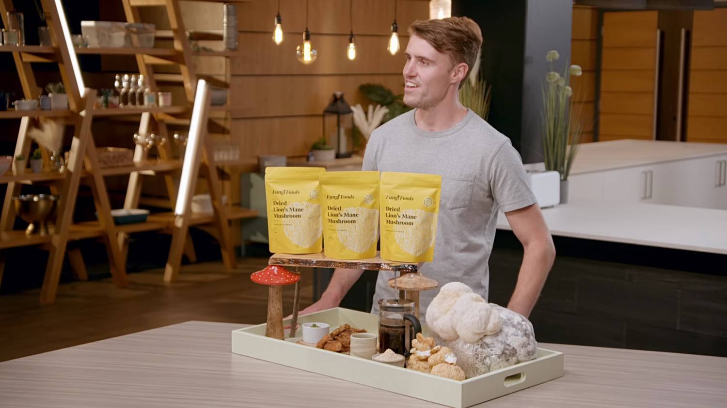 Gareth Griffith-Swain ar 'Aldi's Next Big Thing' gyda'i gynnyrch, Fungi Foods, Madarch Pigau Barfog wedi'u Sychu