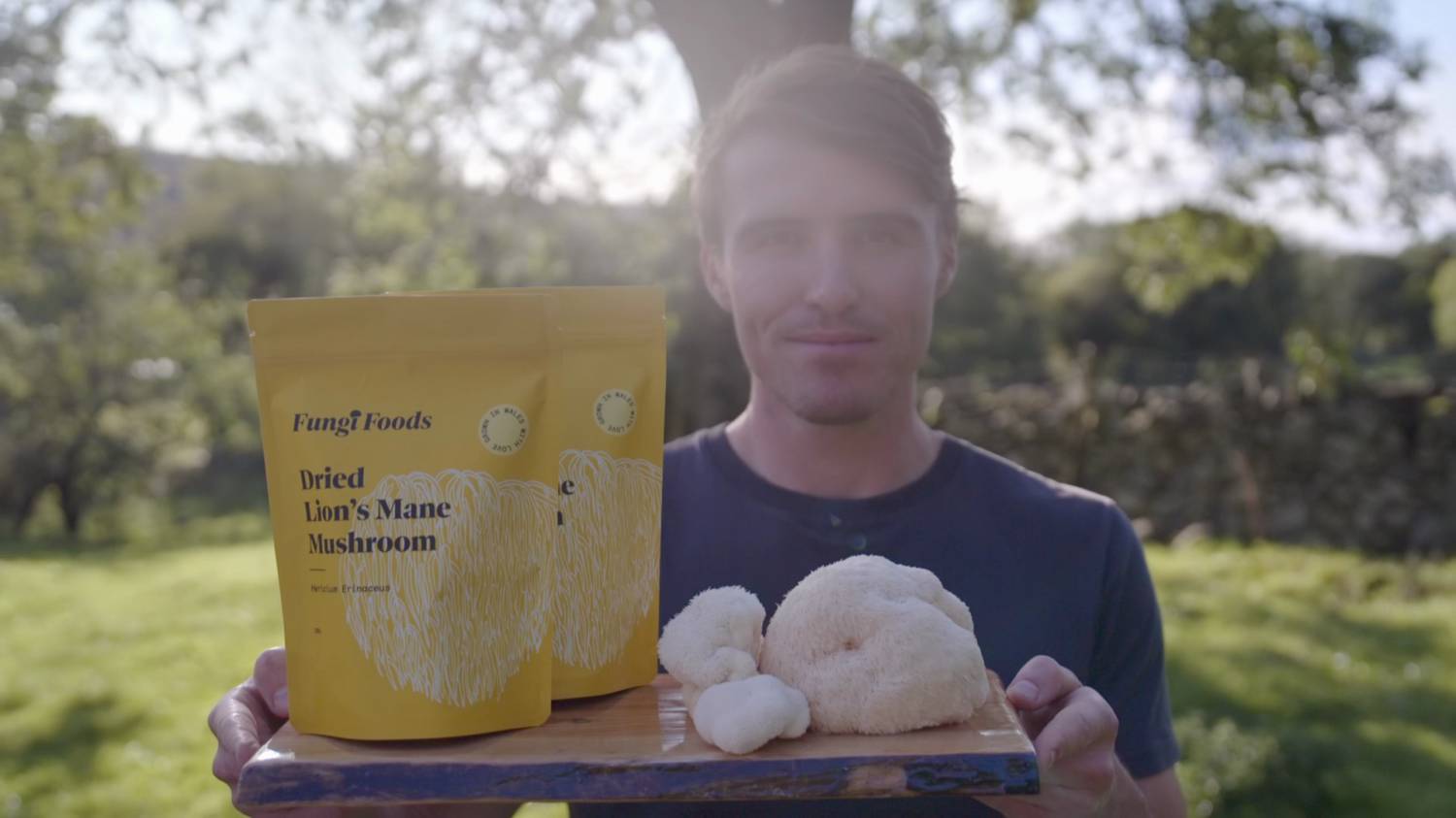 Gareth Griffith-Swain ar 'Aldi's Next Big Thing' gyda'i gynnyrch, Fungi Foods, Madarch Pigau Barfog wedi'u Sychu