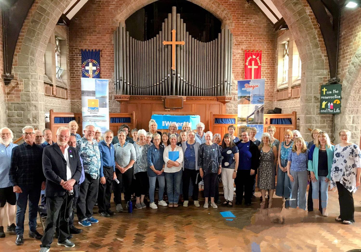 Coastal Voices a Chôr Cymunedol Bangor yn Eglwys Ddiwygiedig Unedig Llandrillo-yn-Rhos