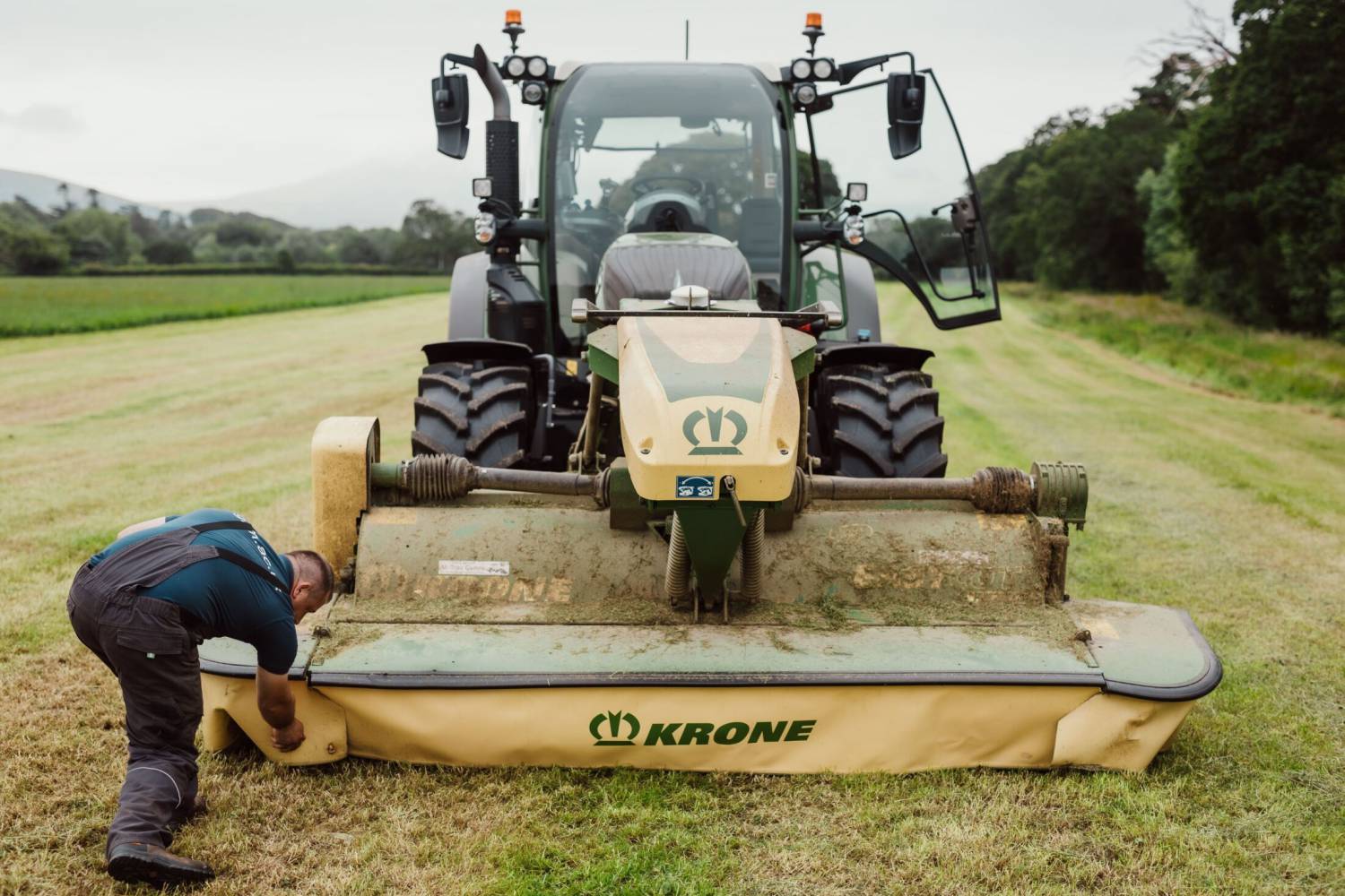 A Fendt 516 tractor on the Tyn Rhos field at Coleg Glynllifon’s farm