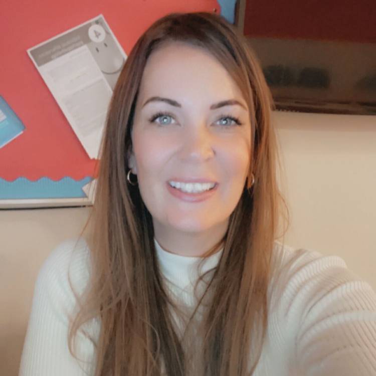 Y darlithydd Gemma Stone-Williams