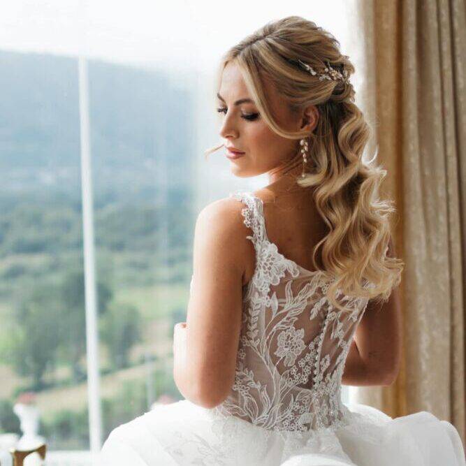 Gwallt wedi ei steilio gan Heather Wynne, myfyriwr yng Ngholeg Llandrillo