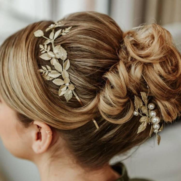 Gwallt wedi ei steilio gan Heather Wynne, myfyriwr yng Ngholeg Llandrillo