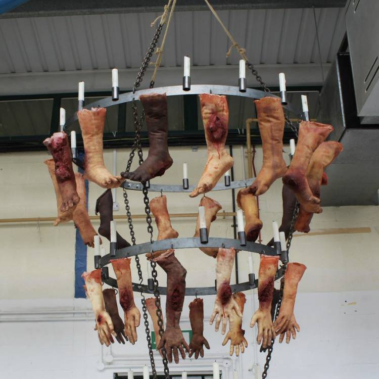 Rhannau corff prosthetig a grëwyd gan Mabli Non Jones, cyn-fyfyriwr o Goleg Menai