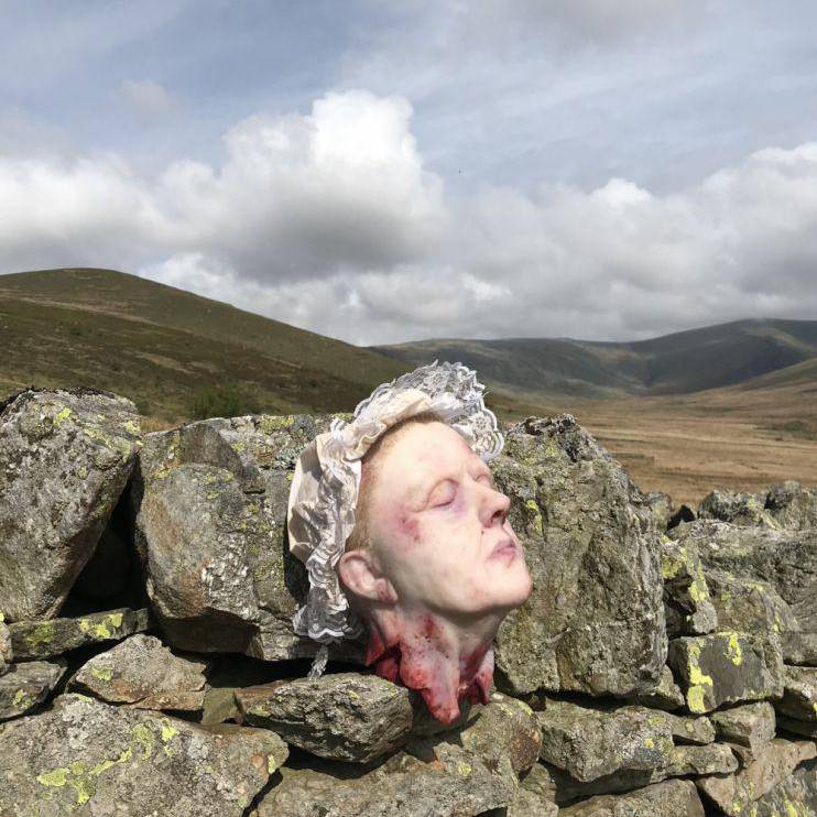 Rhan corff prosthetig a grëwyd gan Mabli Non Jones, cyn-fyfyriwr o Goleg Menai