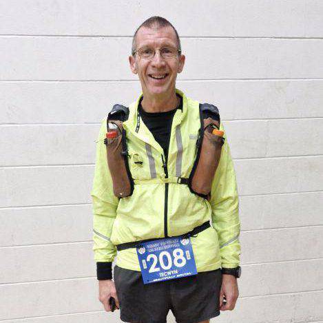 Tecwyn Jones yn barod i gystadlu ym Marathon Ultra'r Gaeaf Pen Llŷn