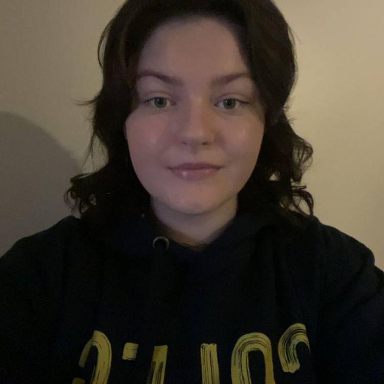 Llysgennad Coleg Cymraeg Cenedlaethol Alaw Robyns