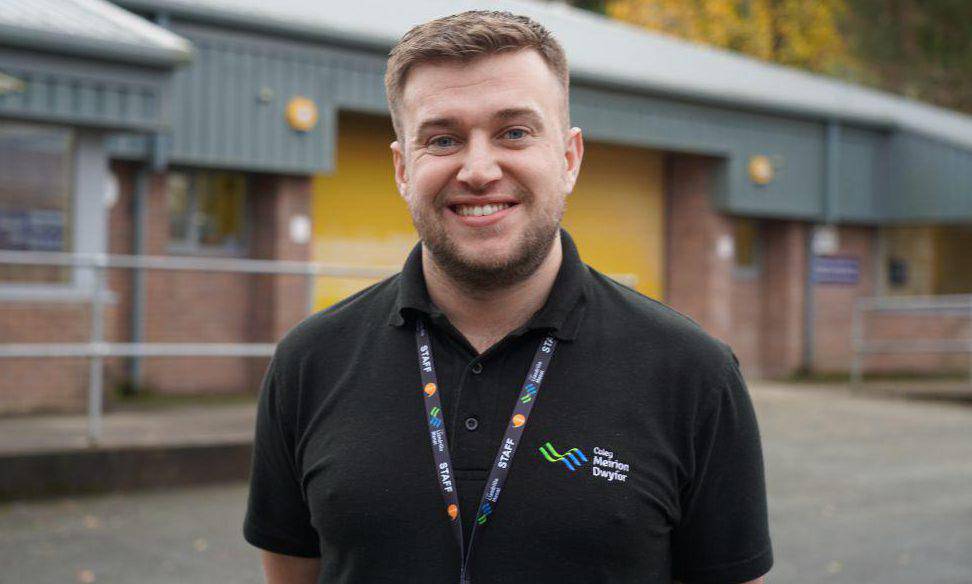 Iestyn Worth, Darlithydd yng Ngholeg Meirion-Dwyfor