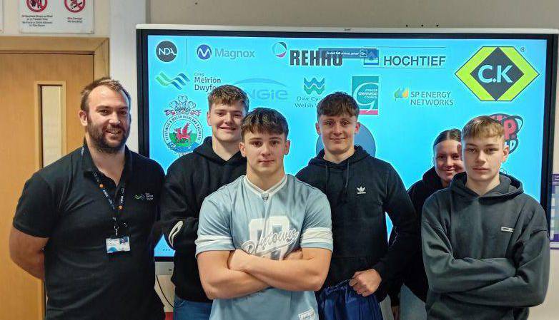 Marius Jones with engineering students Cai Jones, Math Hughes, Guto Roberts, Isabella Greenway and Jack Harte