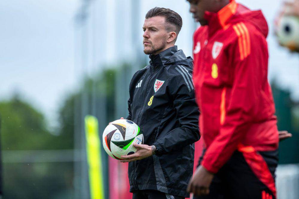 Coleg Llandrillo lecturer Sam Downey coaching Cymru under-17 men’s football players