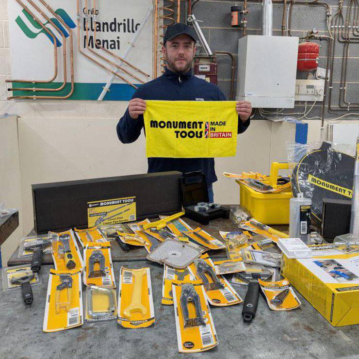 Grŵp Llandrillo Menai plumbing apprentice Daniel Carver with equipment he won as a bursary from Monument Tools
