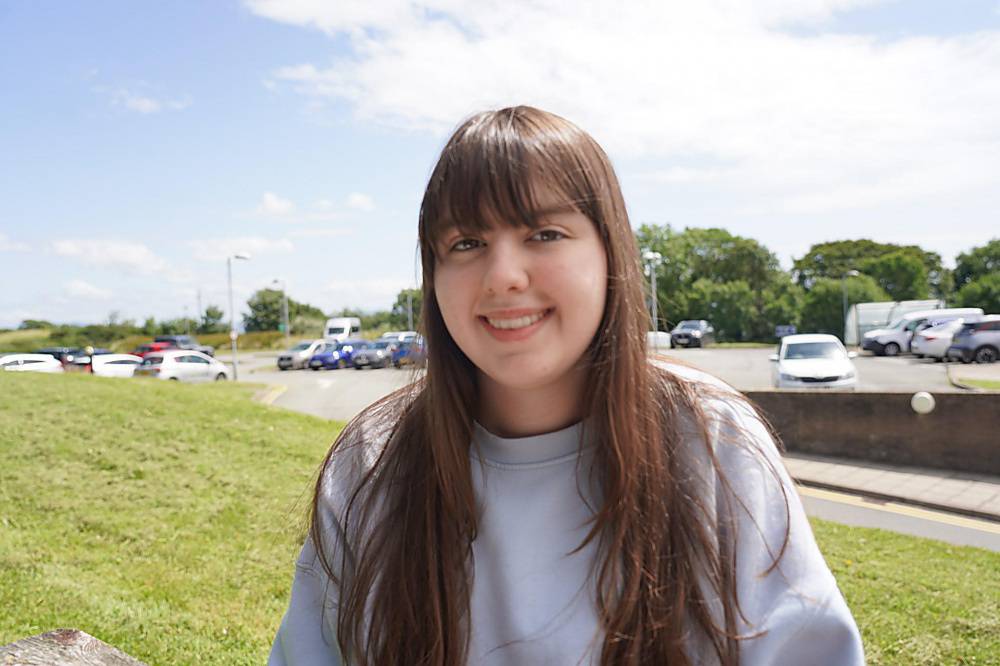 Myfyrwraig o Goleg Meirion-Dwyfor, Lea Mererid Roberts