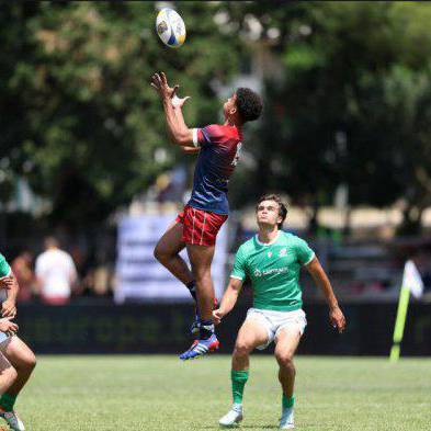 Caio Parry catching the ball while playing for Great Britain Sevens