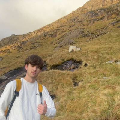 Peter Jenkins, cyn-fyfyriwr o Goleg Menai