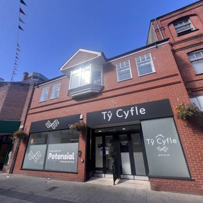 Tŷ Cyfle ar Stryd Fawr, Bangor