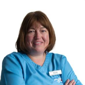 Nicola Jones enillydd y wobr am 'Yrfa Hir'