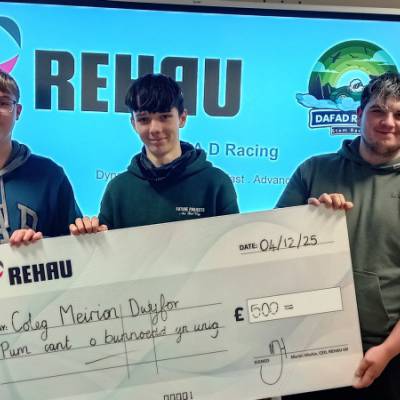 Tîm Dafad hefo'r siec